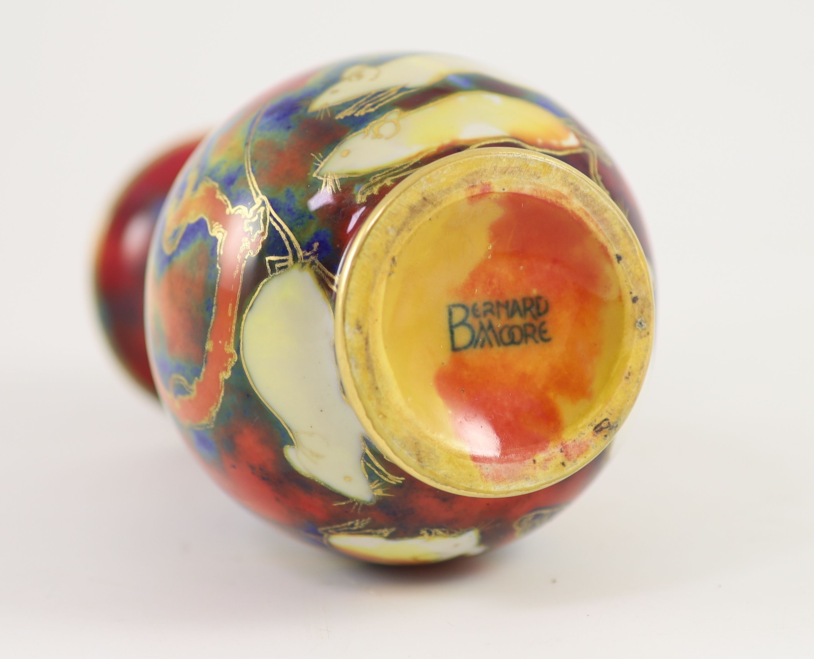 A Bernard Moore flambé pottery vase, early 20th century, 16cm high